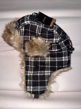 Igloos Trapper Hat Built to keep you warm size M/L Black & White Plaid Faux Fur
